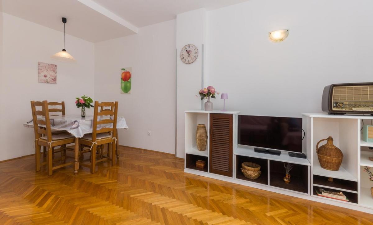 Apartment Domijan By El-Pi Tours Нівице Екстер'єр фото