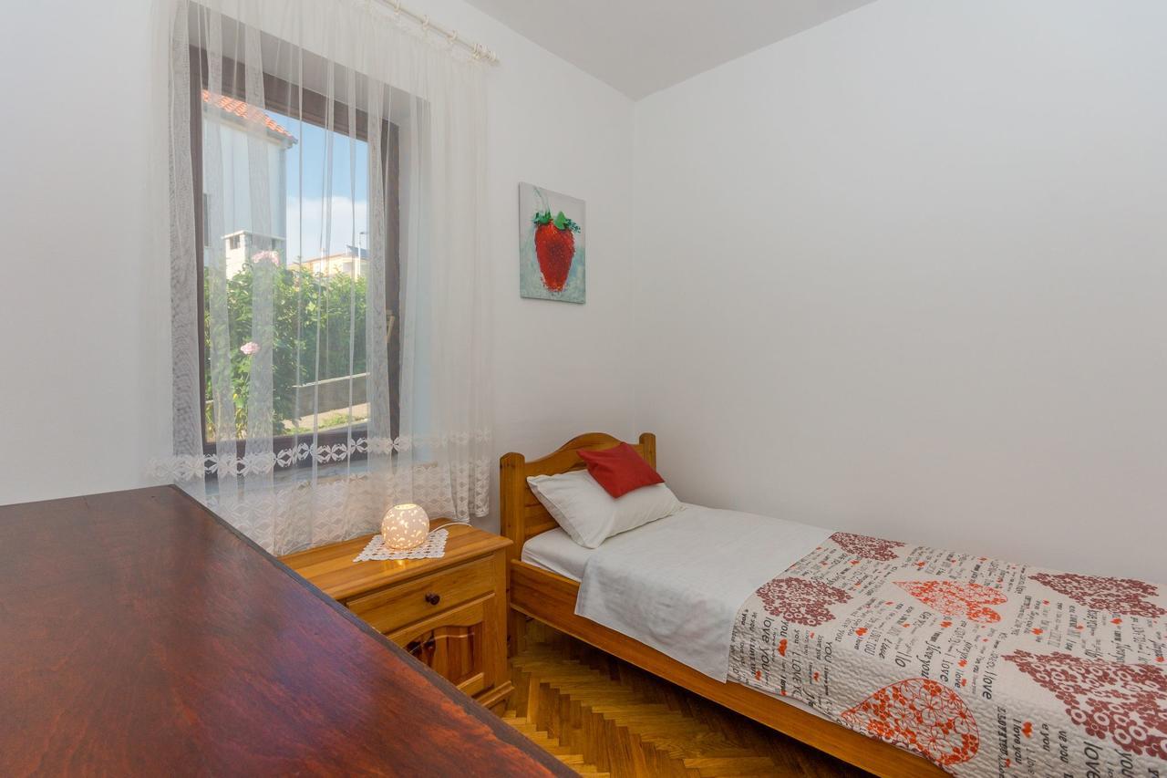 Apartment Domijan By El-Pi Tours Нівице Екстер'єр фото