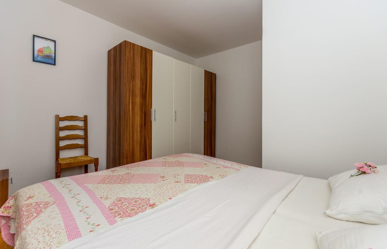 Apartment Domijan By El-Pi Tours Нівице Екстер'єр фото